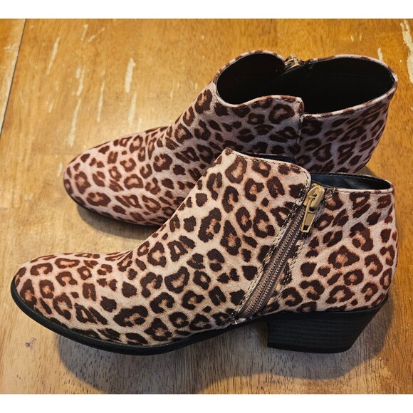 Soda Leopard Print Heeled Booties Size 7 Zip Up - Picture 4 of 8